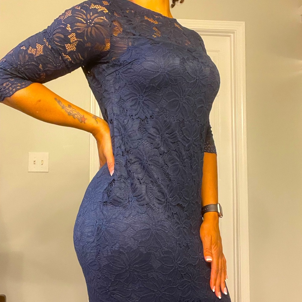 Navy blues lace dress size 10 ladies (run small) with very nice lining.